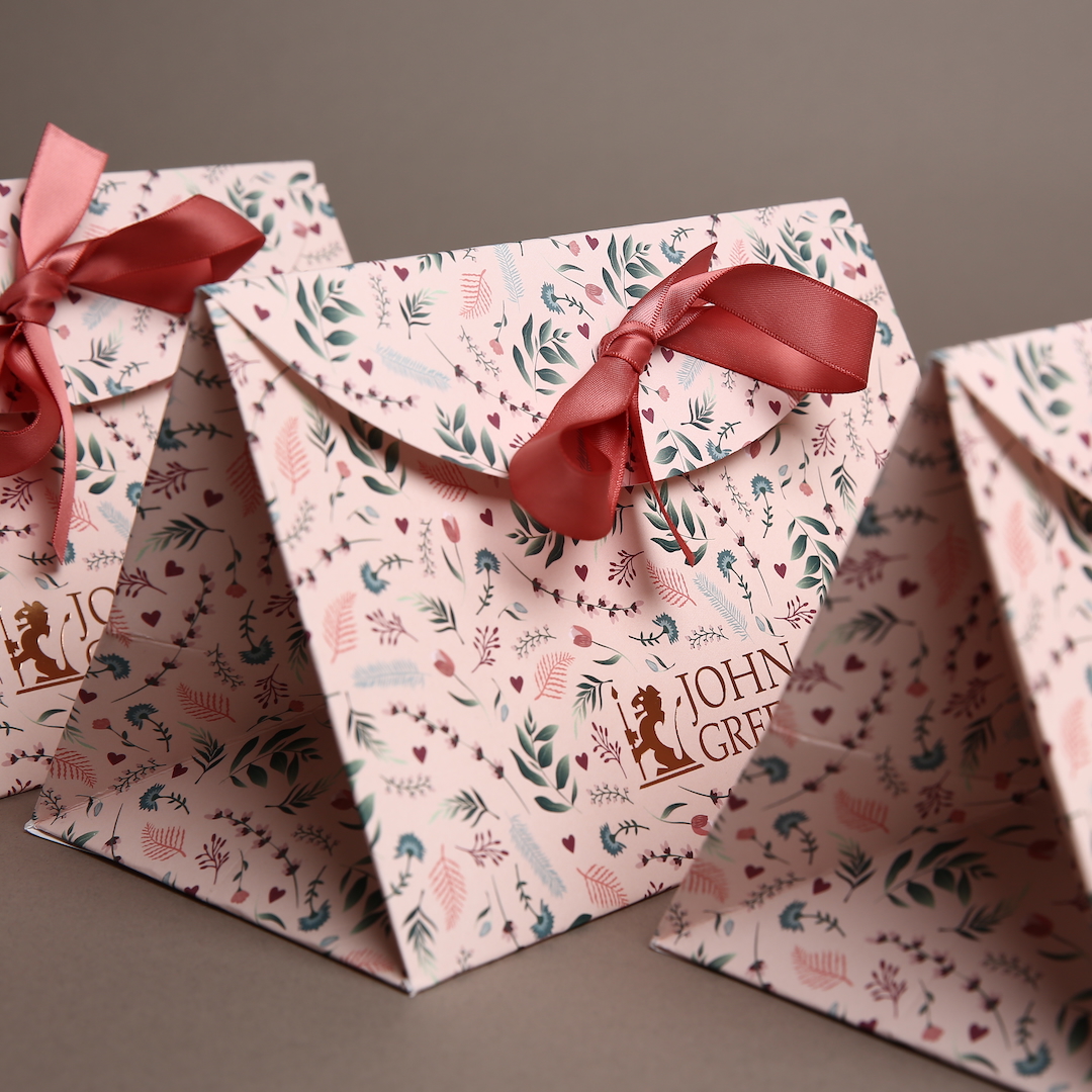 LUXURY GIFT BAG WITH RIBBON